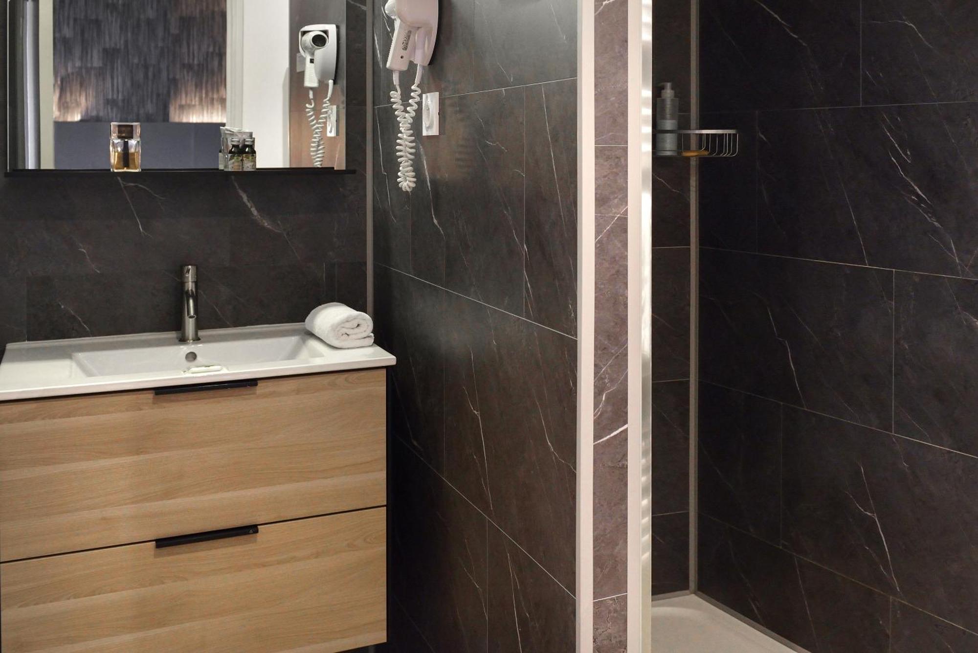 Logis Hotel Spa Restaurant Au Site Normand Clécy Екстериор снимка