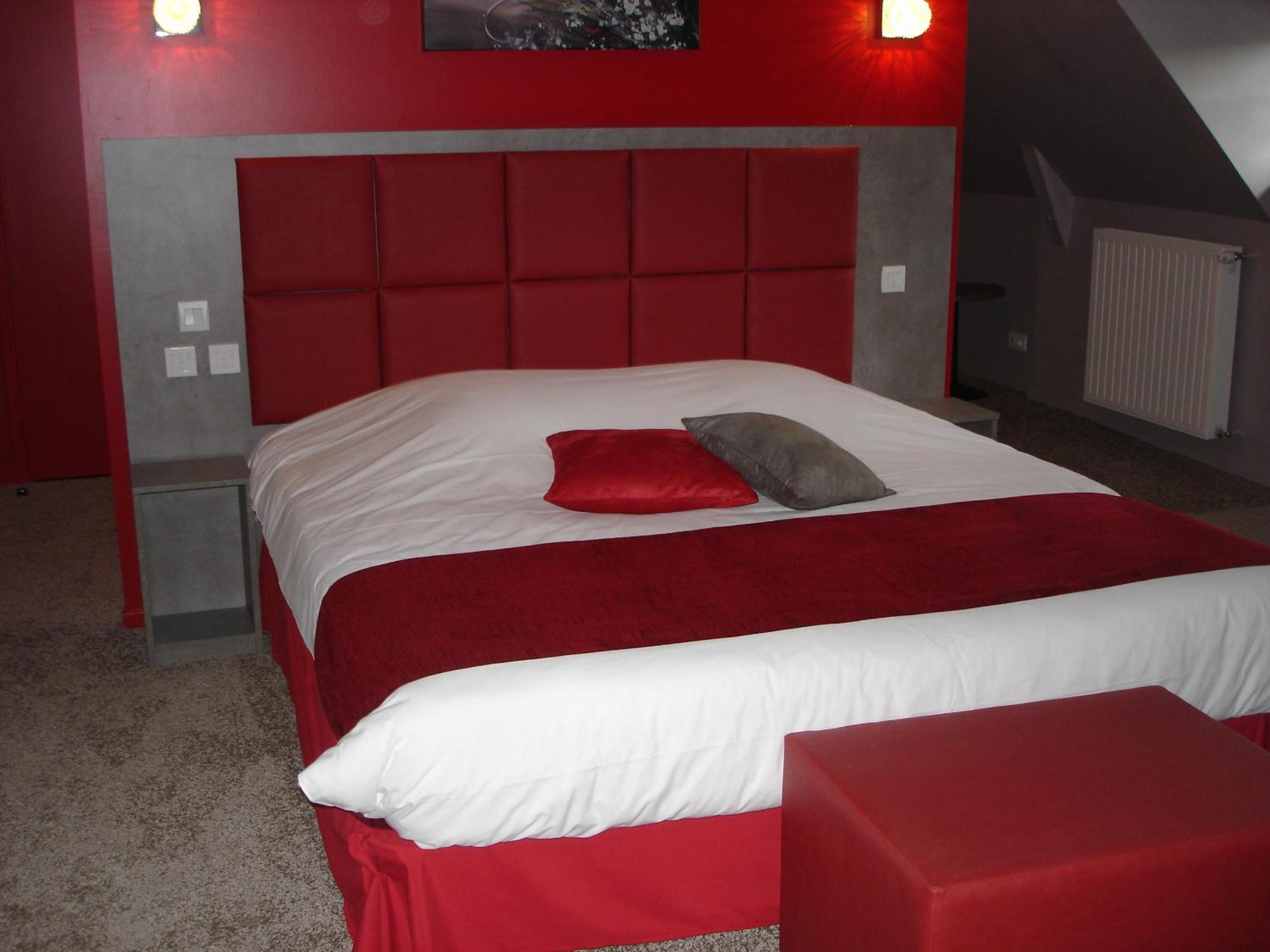 Logis Hotel Spa Restaurant Au Site Normand Clécy Екстериор снимка